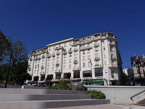 Studio Grand Hotel Chatel Guyon Exteriör bild