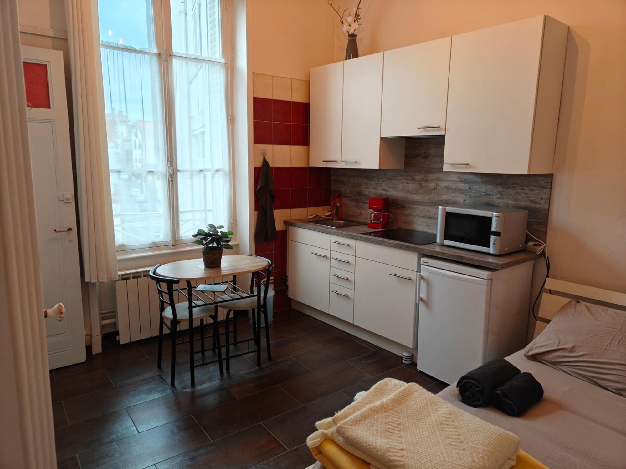 Studio Grand Hotel Chatel Guyon Exteriör bild