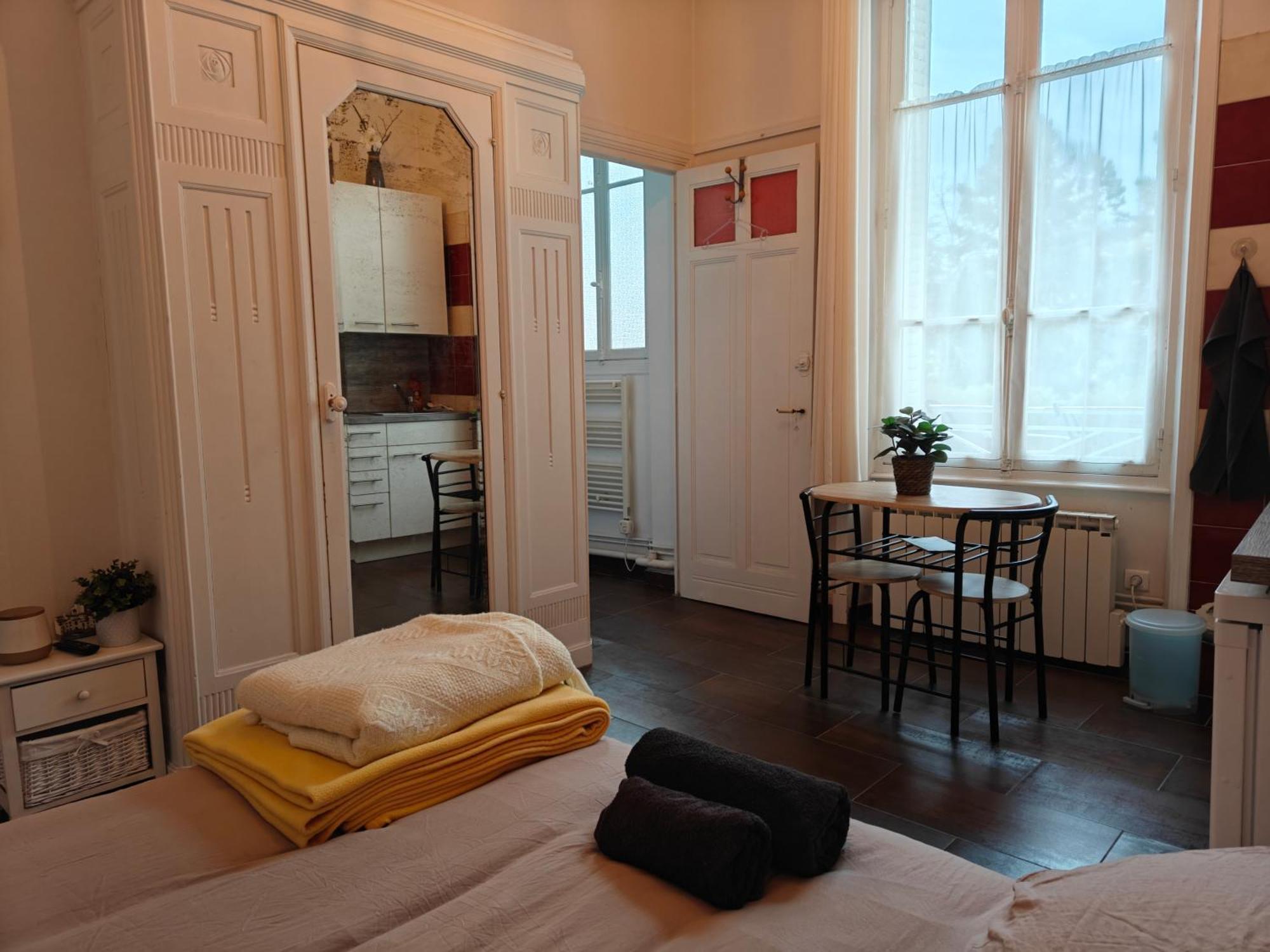 Studio Grand Hotel Chatel Guyon Exteriör bild